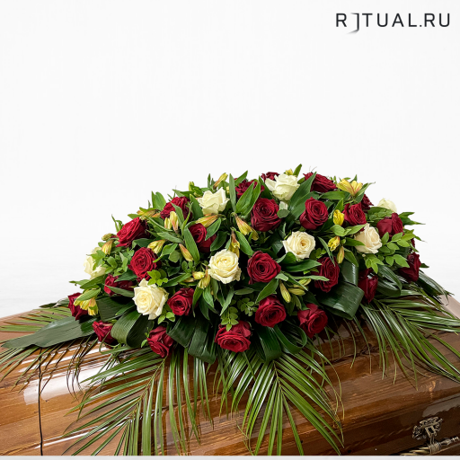 КОМПОЗИЦИЯ ИЗ ЖИВЫХ ЦВЕТОВ на крышку гроба (1,0 м)  (роза, альстромерия, флористическая зелень)